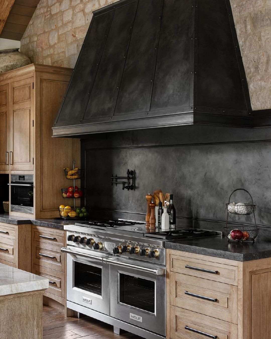 Frank Ponterio Farmhouse Kitchen213263289_1405459429811002_9069405273211335748_n