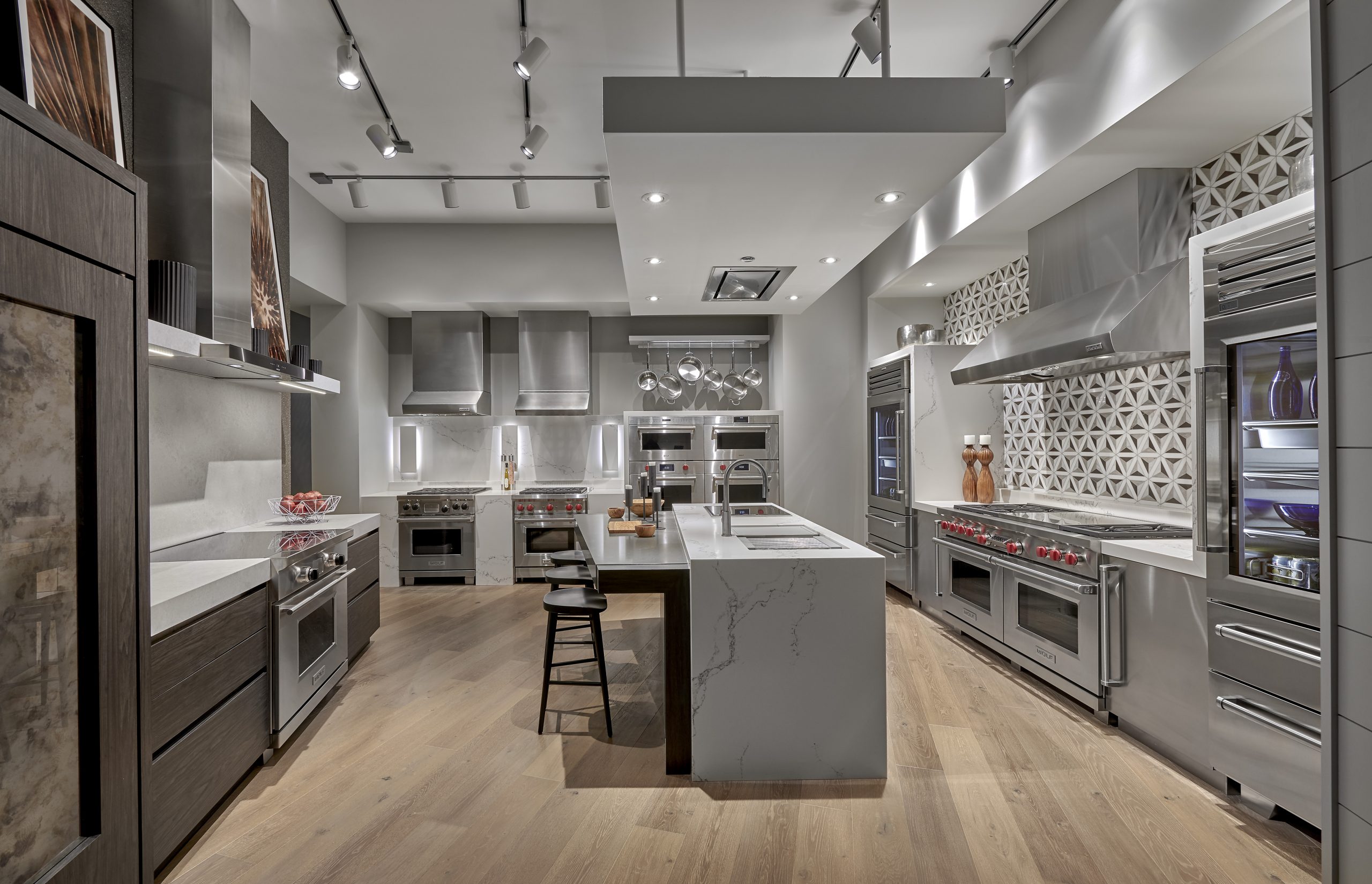 Glendale Hgts showroom_008