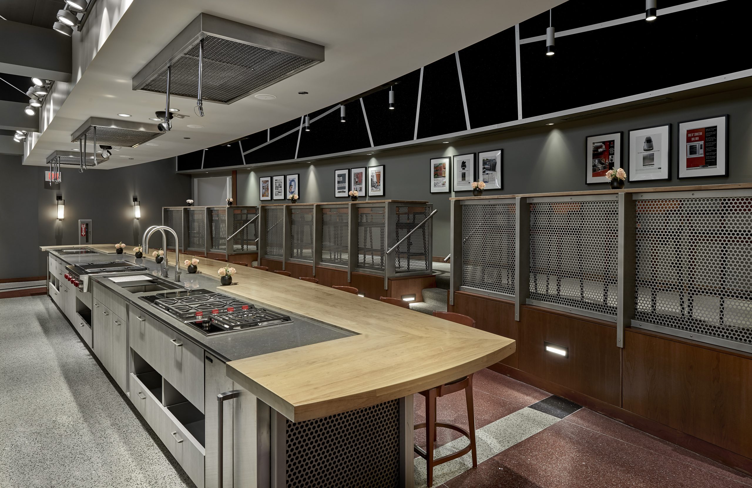 Glendale Hgts showroom_015